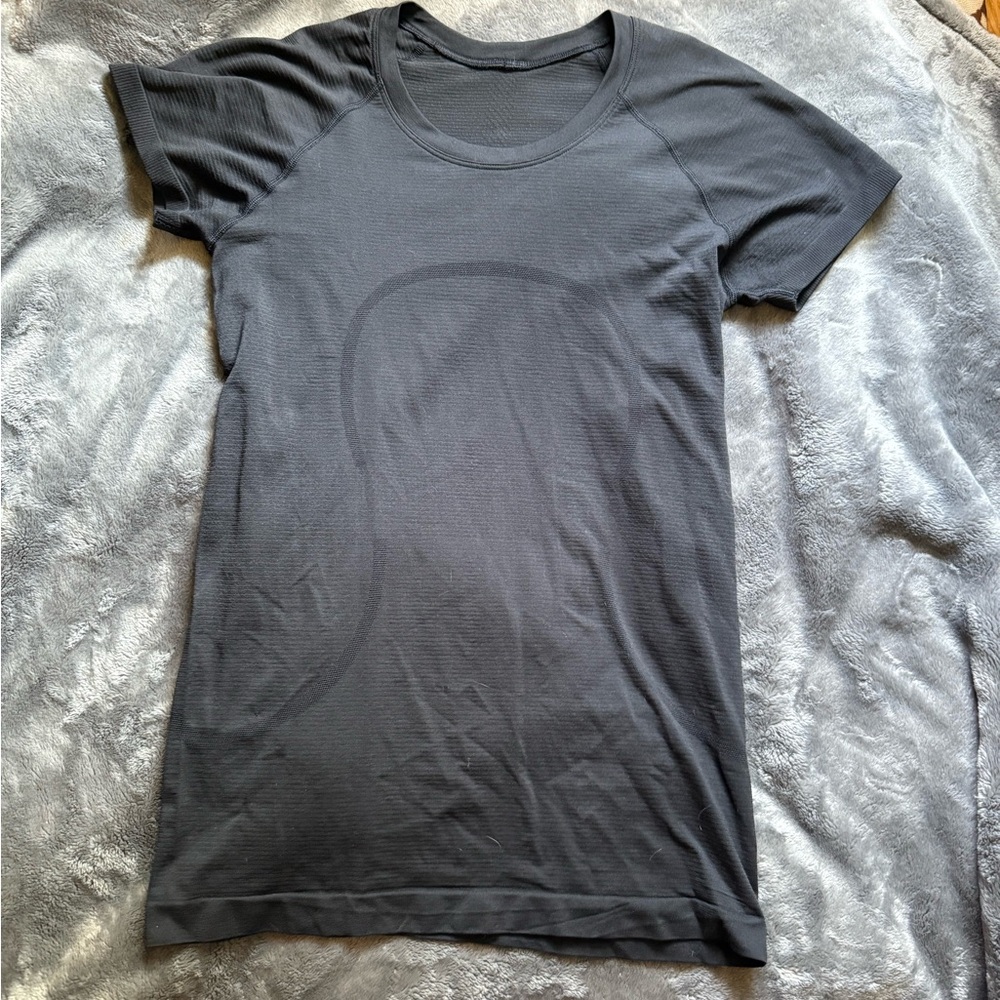 Black Lululemon Swiftly Tech Short-Sleeve 2.0 Hip Length Size 8